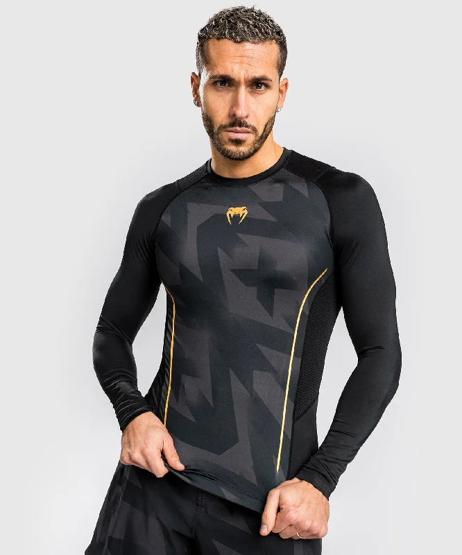 Men’s short-sleeve ultra-soft shirts-Venum Razor Rashguard Long Sleeves - Black/Gold